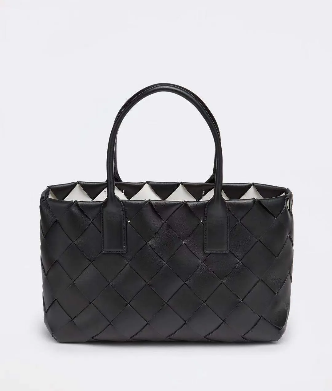 MAXI CABAT TOTE BAG Height: 23 cm | 9.1 inches Width: 33 cm | 13 inches Depth: 12 cm | 4.7 inches Body plus handle: 18 cm | 7.1 inches